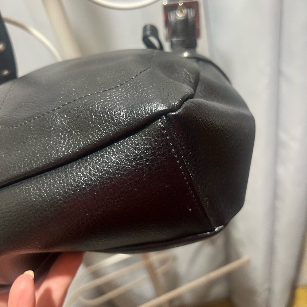 Stone & Co. Black Leather Shoulder Bag with Signature Design - Picture 8 of 13